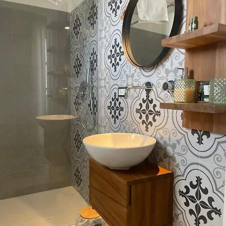 Titanya - Di Galatea Bed & Breakfast